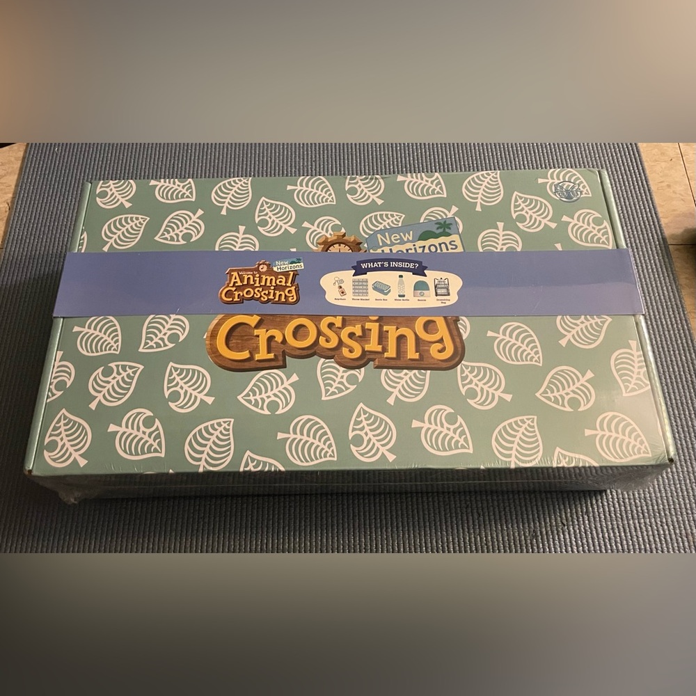 Animal Crossing New Horizons Gift Box - NWT - Picture 3 of 6